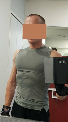 On - zdecydowanie brzydsza część pary ;)