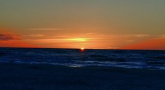 Zachód słońca nad morzem.jpg