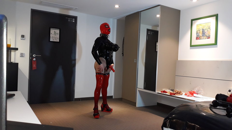 20190309_202959.jpg - latex_men_1977