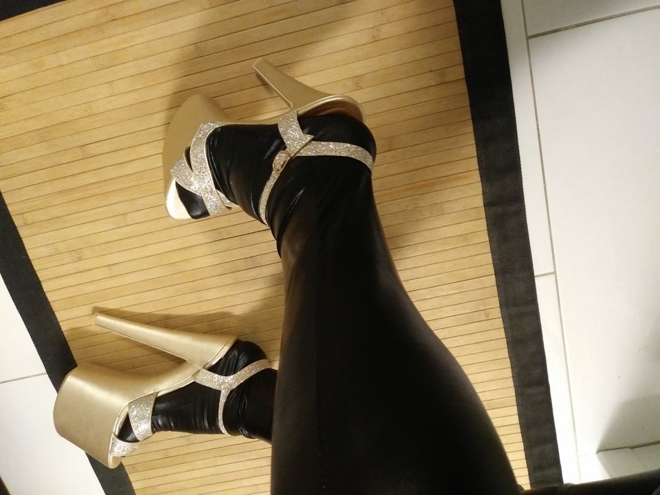 2019-03-26 20.00.11.jpg - MartinkaCross