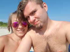 Na plaży toples.jpg