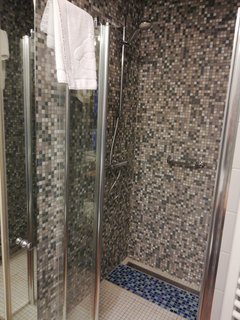 I taki duży prysznic ma się zmarnować ??? 