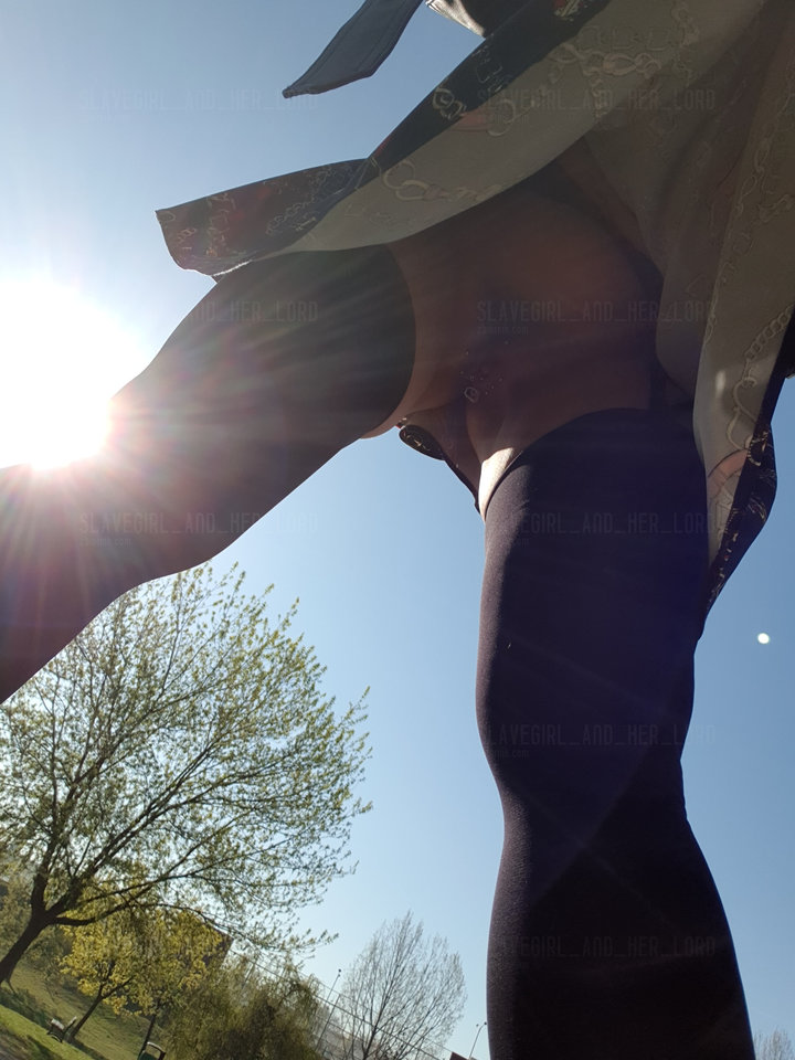 20190419_083411.jpg - Slavegirl_and_her_Lord