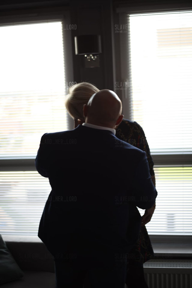 Slavegirl_and_her_Lord