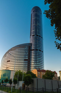 Sky Tower o świcie