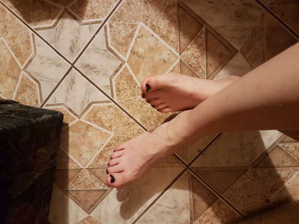 20190606_222626.jpg - FeetFootTeen