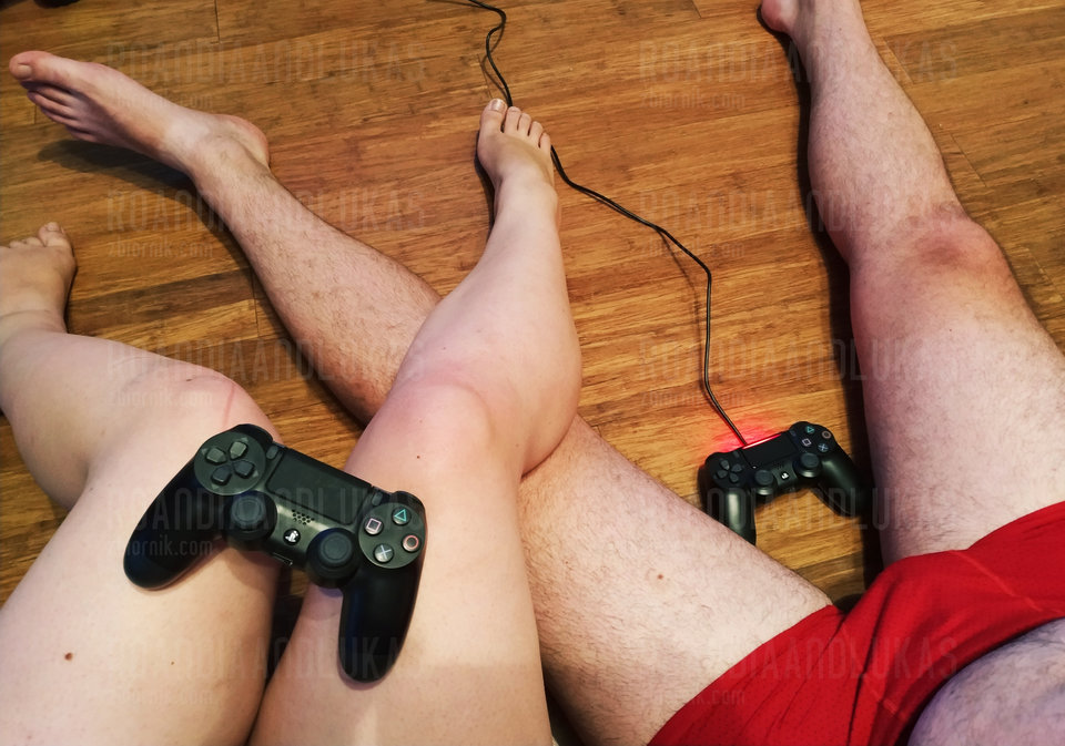 Rozgrywka w Fifę... - RoandiaAndLukas