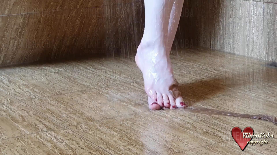 Nylon Water Feet Session.mp4_snapshot_11.01_[2019.08.08_17.57.48 - VikienKuba