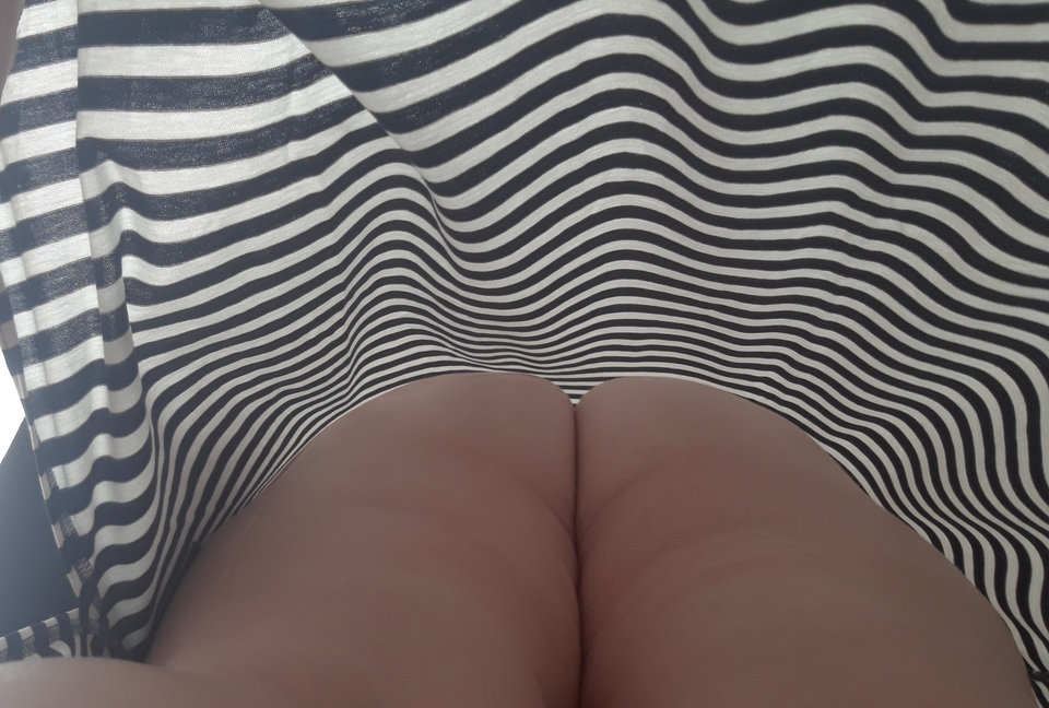 Przyłapana bez majteczek 😏 - poprostu_my111