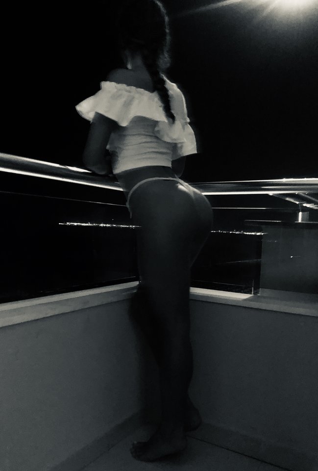 nawet po ciemku piękny widok na morze 🙂 - zbytsexowni