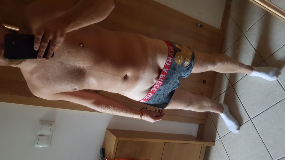 czy są tu chętne Panie na młodego ogiera? - Heineken26