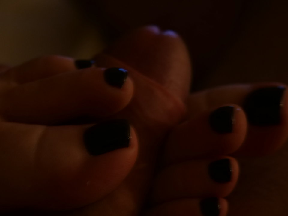 Nocny footjob - KochankowieWykleci