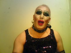 Męska suka do połykania spermy z gorącą analną cipą.