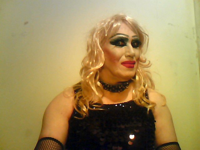 Niewinna suczka kocha spermę. - szmineczkatrans