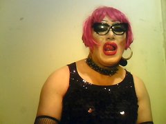 Lubię bdsm i całkowite oddanie i uległość.