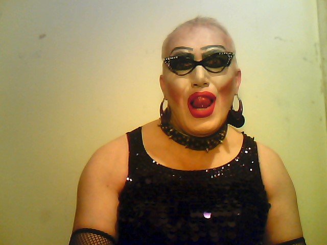 Z witryny burdelu męska suka do głębokiego oralu. - szmineczkatrans