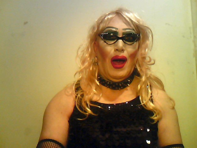 Szminka jest po to by kutas miał rozkosz w ustach💋 - szmineczkatrans