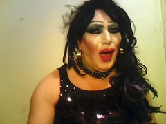 Szminka ma śliczne usta do obciągania.