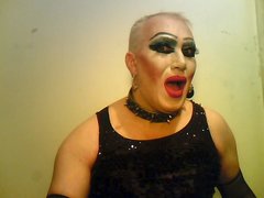 Załóż mi latex maskę na głowę z otworami i Ruchaj usta🧡