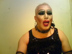 Uległa męska trans-suka do fotografowania