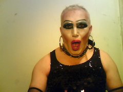 Wkładaj głęboko do ust w bdsm oral-sexie.trans