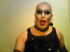 Szmineczka-trans. lubi niewolę i kutasa w ustach.