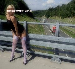 Może troszkę pupy ....