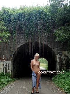 Może ktoś czeka po drugiej stronie :)