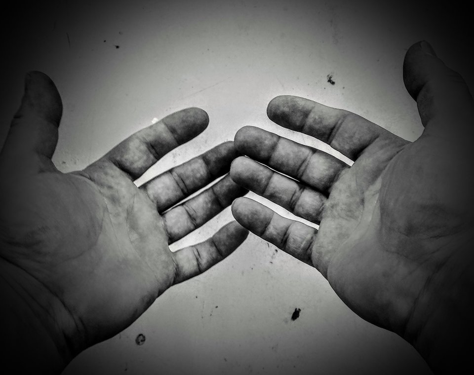 Takie tam dłonie.jpg - Zwyczajny_facet_