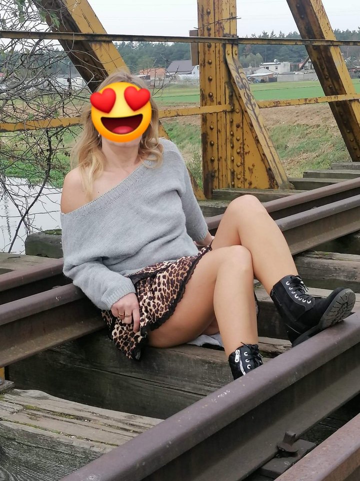 Blondi nawet jest czasem ubrana - blondi1983