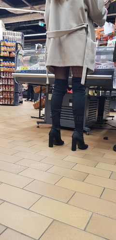 Fajna niunia w kozaczkach