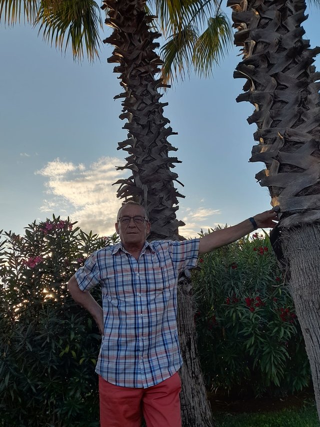 Miecio64