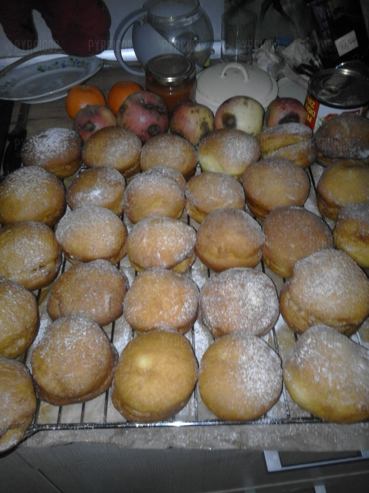 Zapraszam na paczki wlasnej roboty i kawkę 20240210_145901.jpg - Pyrcio09