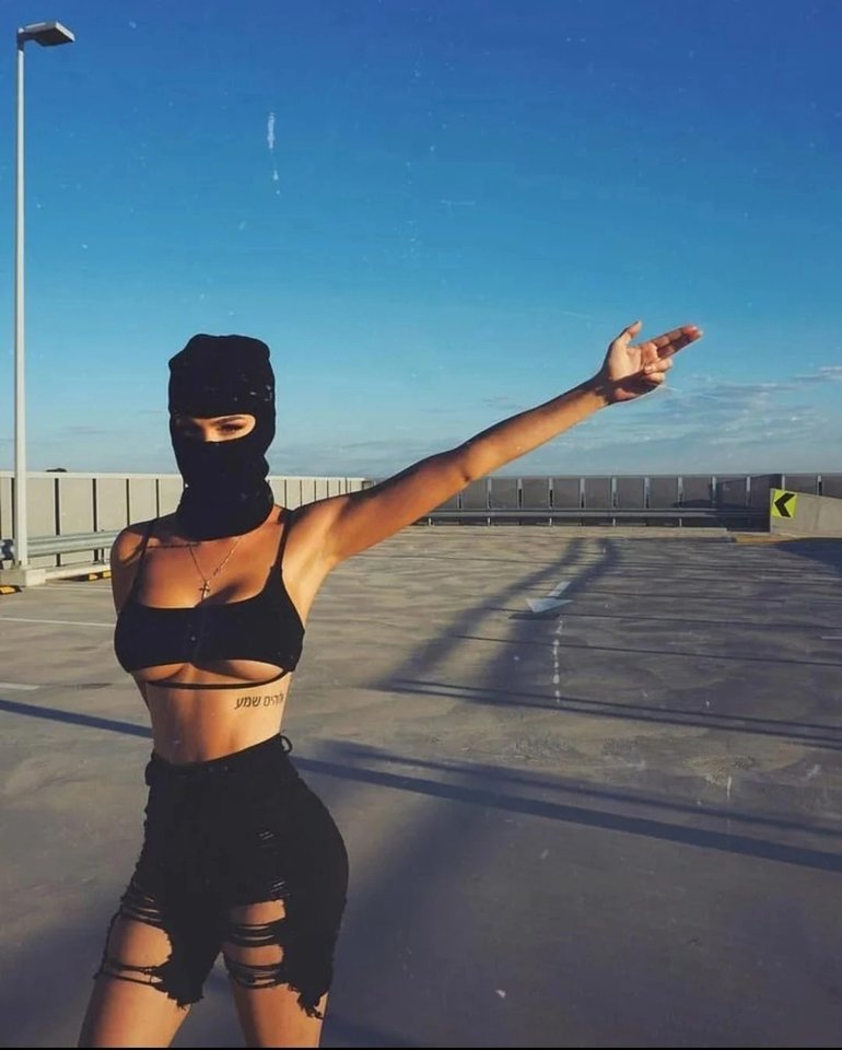 -cl7FGpGdtY.jpg - Bond_girl007