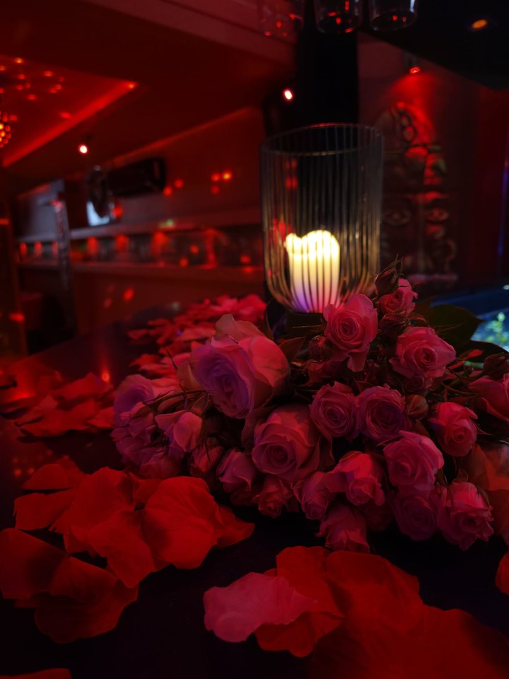 30.01.2026 r. - SZAMPAN, RÓŻE i JACUZZI TYLKO DLA PAR - RayClub