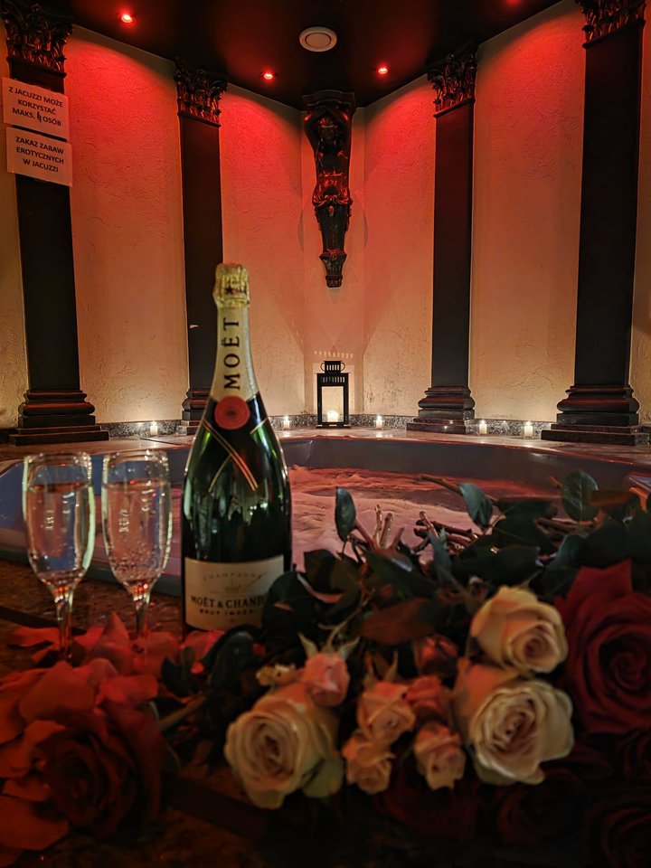 30.01.2026 r. - SZAMPAN, RÓŻE i JACUZZI TYLKO DLA PAR - - RayClub