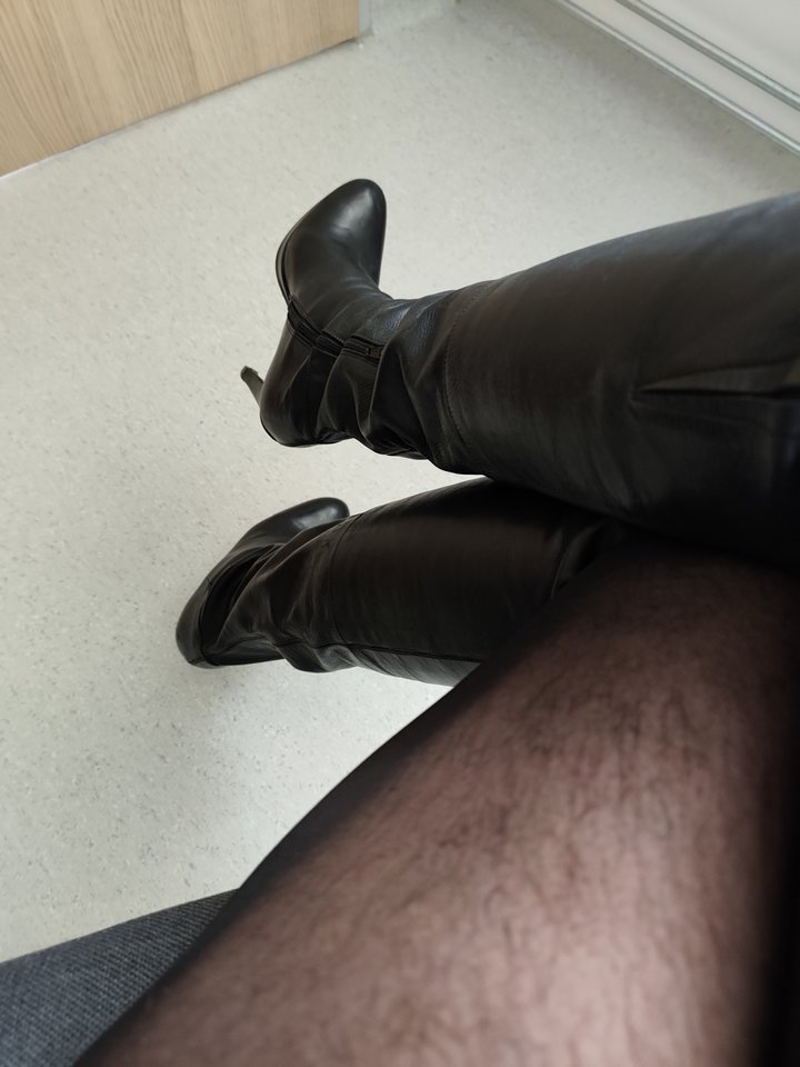 2961.jpg - Thighboots2016