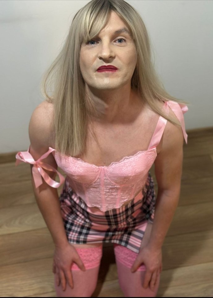 1000138409.jpg - sylviacrossdress