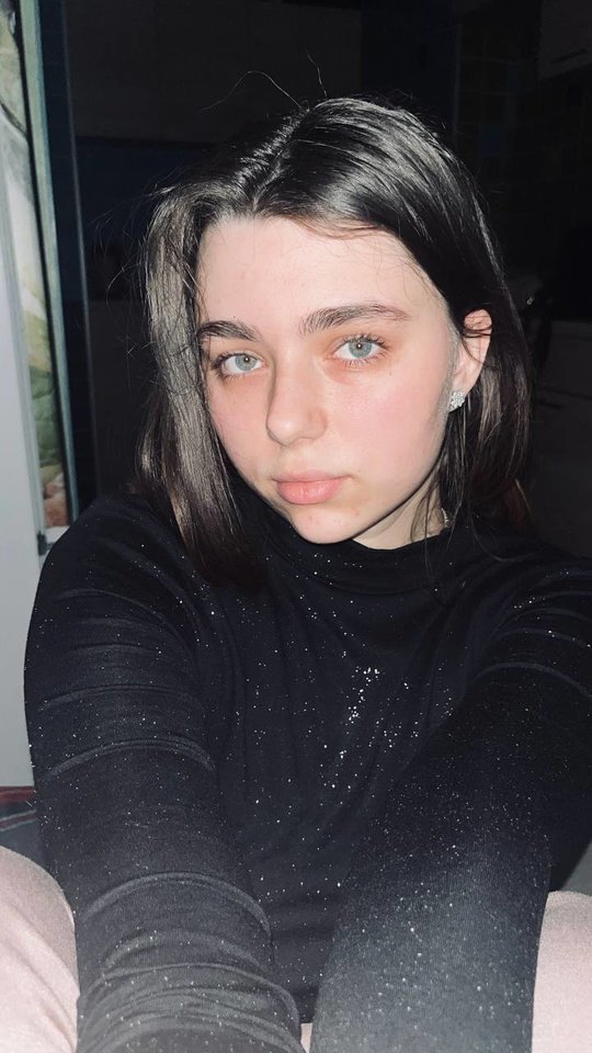 bez makijażu i czegokolwiek innego - Farida898
