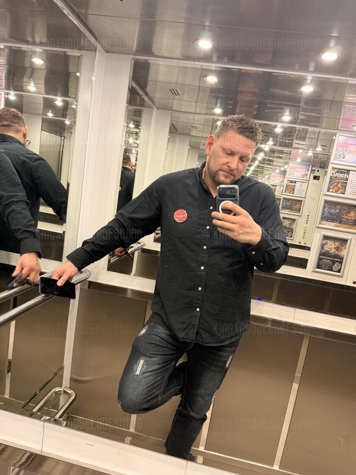 Selfie ;) - KingAndQueenOfSwing