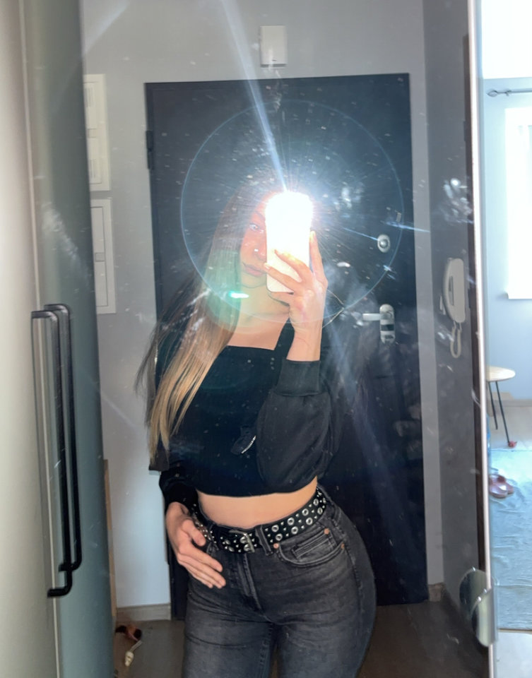 C6449372-7770-472E-8D25-40256B5B9E9B.jpeg - Juliaaa02