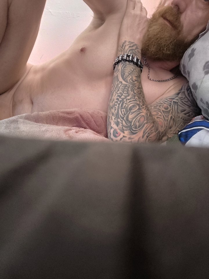 Jakoś nudno samemu w tym łóżku 😏 - MistrzPatelni84Lbn