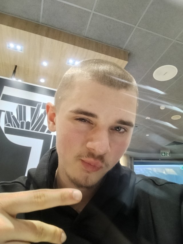 IHotTeenager