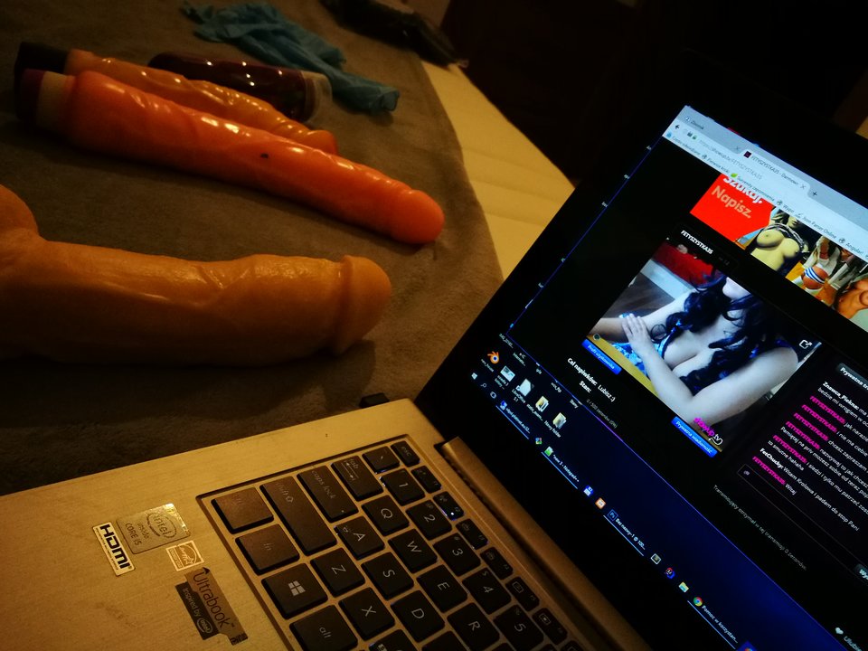 ^C668B7FF84084B19F08EB6EDD8F1BF99DED1CE87A2D7E4B569^pimgpsh_full - papa_fetish