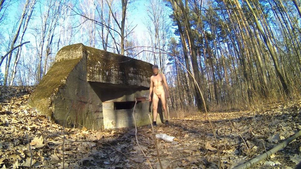 OSSY - bunkier w lesie 20260307_1455.mp4_snapshot_00.35_[2026.03 - Krzysztof_cfnm