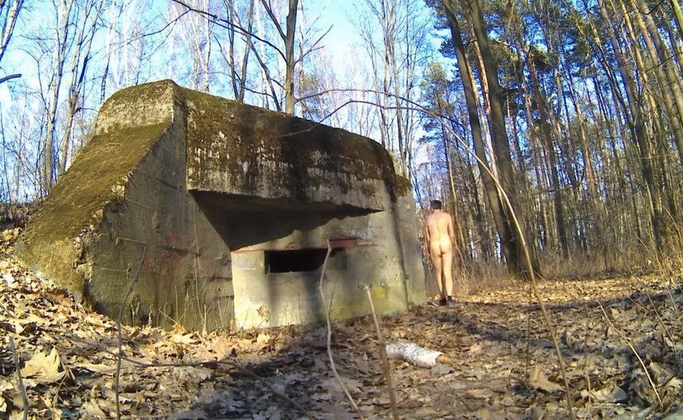 OSSY - bunkier w lesie 20260307_1455.mp4_snapshot_00.55_[2026.03 - Krzysztof_cfnm