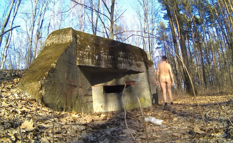 OSSY - bunkier w lesie 20260307_1455.mp4_snapshot_00.53_[2026.03 - Krzysztof_cfnm