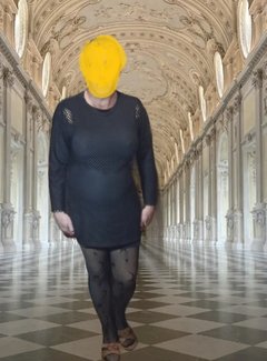 Siateczkowa tunika na małej czarnej