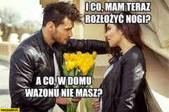 facet-daje-kwiatka-dziewczynie-i-co-mam-teraz-rozlozyc-nogi-a-co