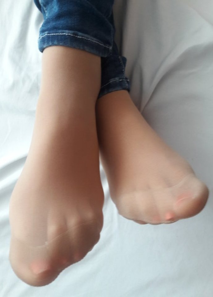 1000036909.jpg - Nylonfoot1